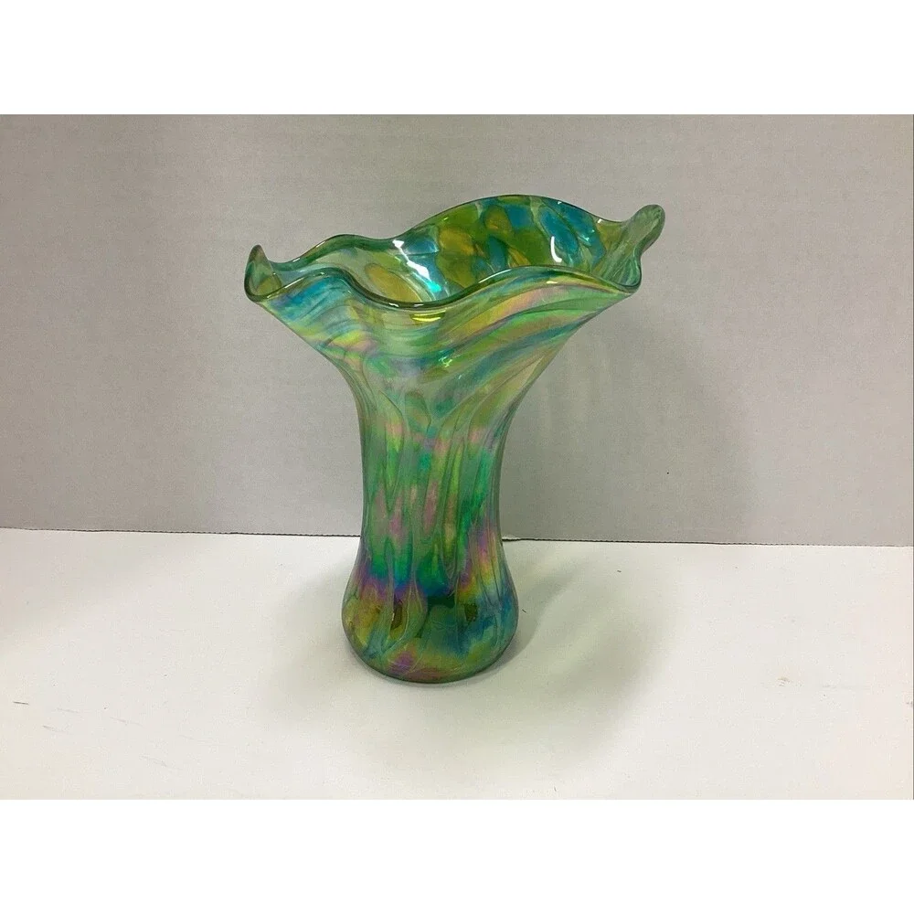 glass eye studio hand blown ruffled iridescent swirl glass vase green 6.5Lx5.5W”